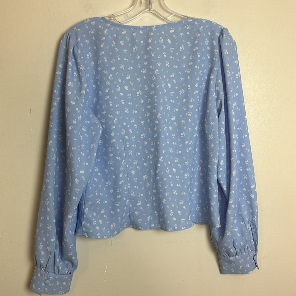 H&M Ditsy Floral Covered Button Front V-Neck Long Sleeve Top Blouse - Picture 7 of 8